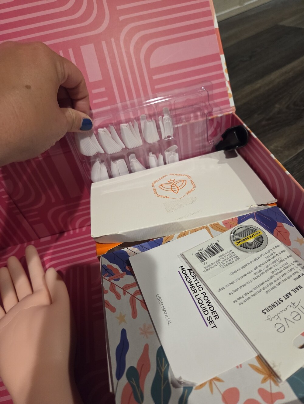 BOX WITH BEGINNER ACRYLIC AND PRESS ON NAIL SET